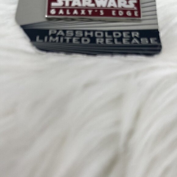 STAR WARS Galaxy's Edge Cleared for Landing 2019 Annual Passholder Disne… - Picture 3 of 7